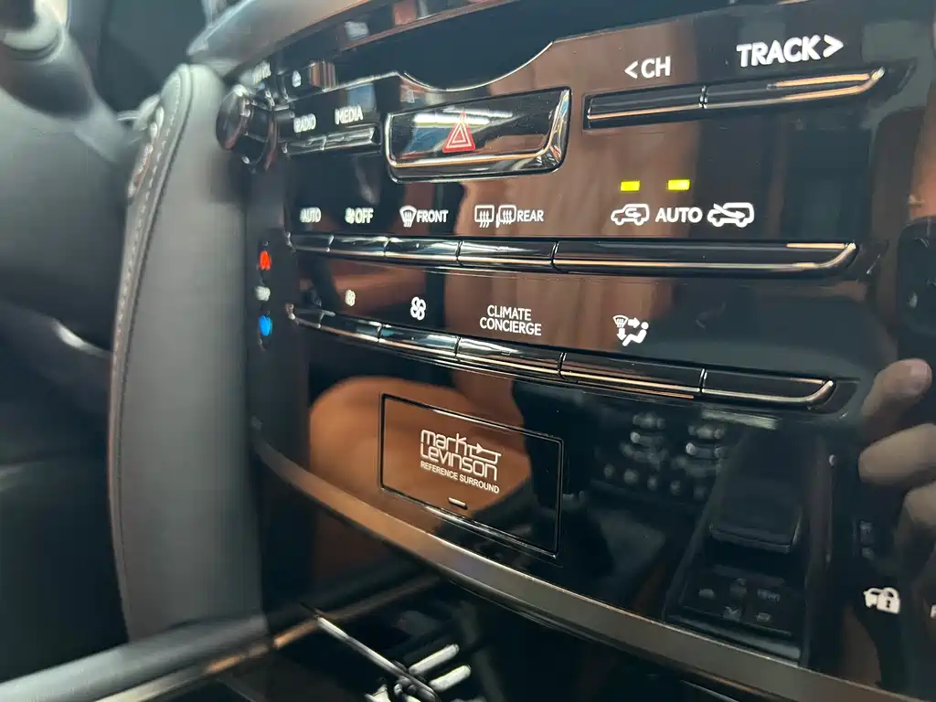 Lexus LX — миниатюра 16
