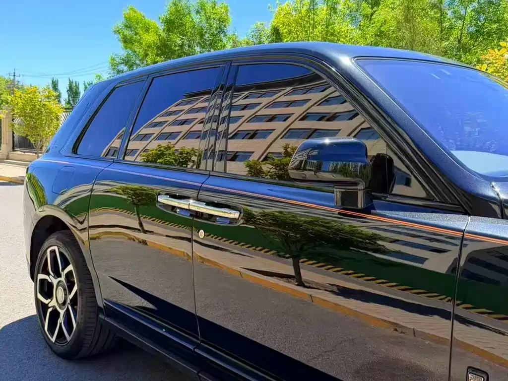 Rolls-Royce Cullinan 2018 мест