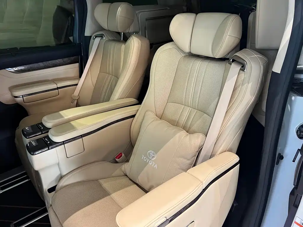 Toyota Alphard — миниатюра 18