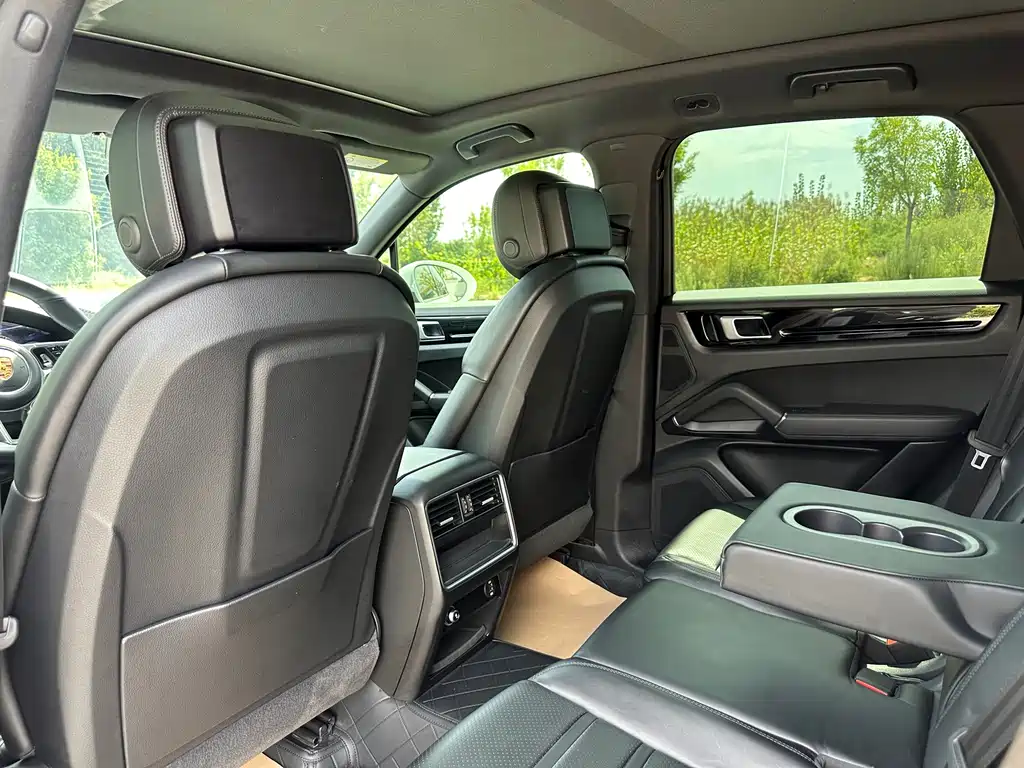 Porsche Cayenne — миниатюра 8
