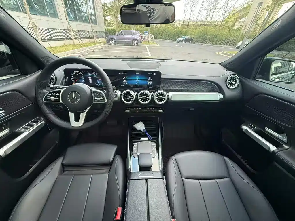 Mercedes-Benz GLB — миниатюра 8