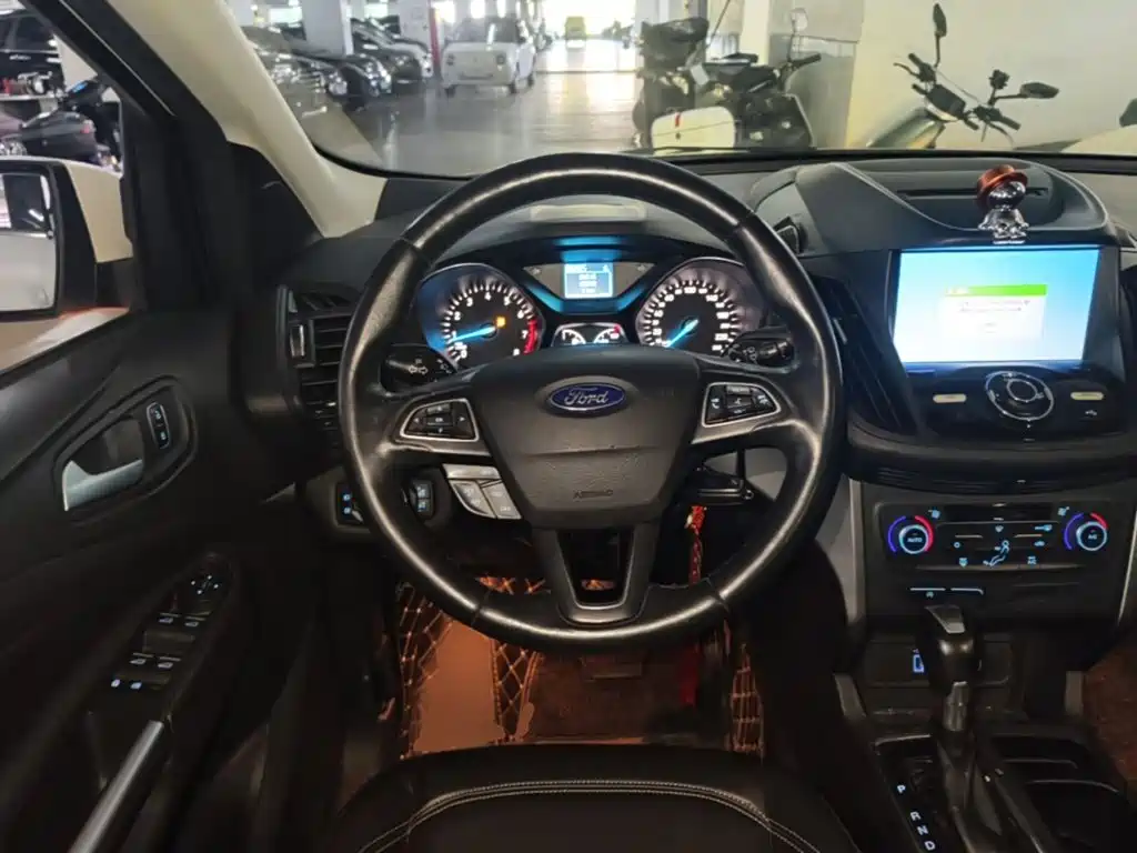 Ford Kuga — миниатюра 11