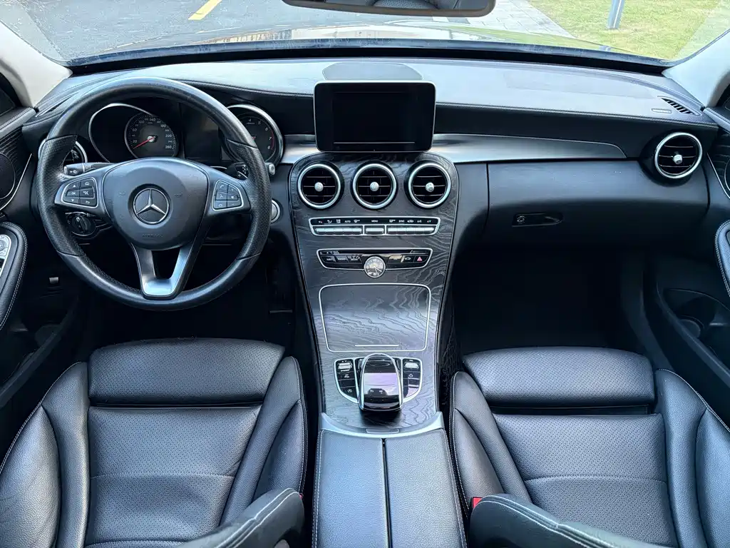 Mercedes-Benz C-Class — миниатюра 13