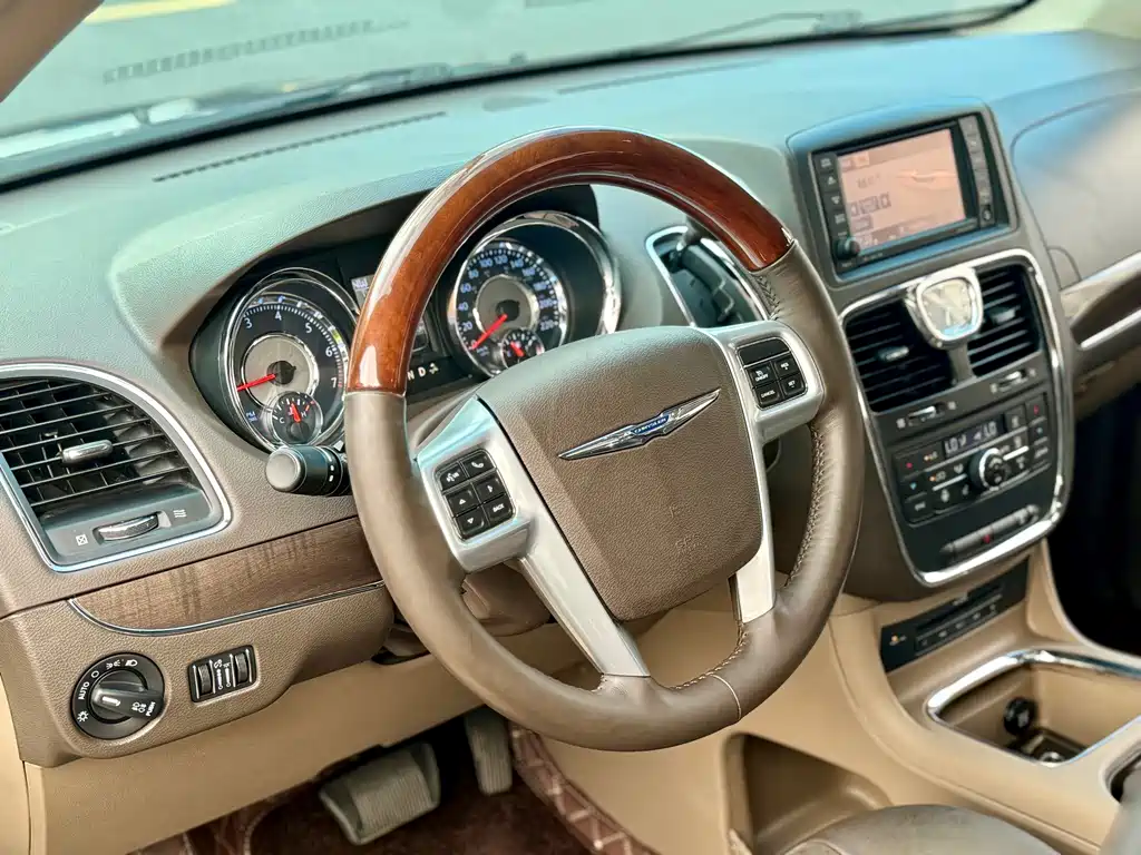 Chrysler Grand Voyager (Import) — миниатюра 12