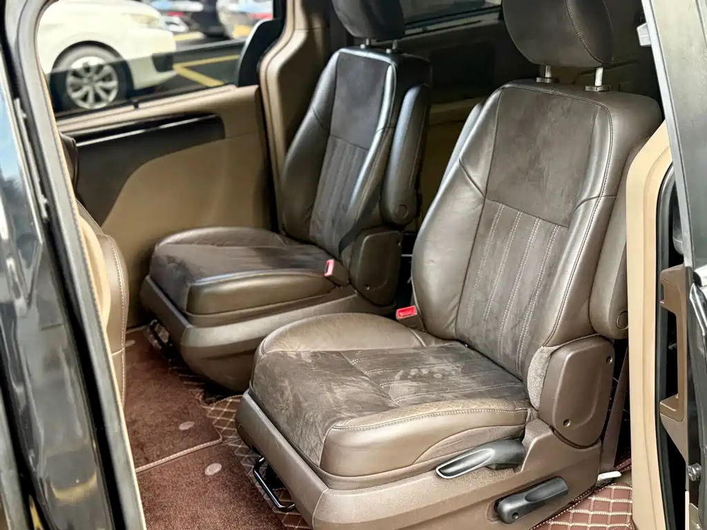 Chrysler Grand Voyager (Import) — миниатюра 17
