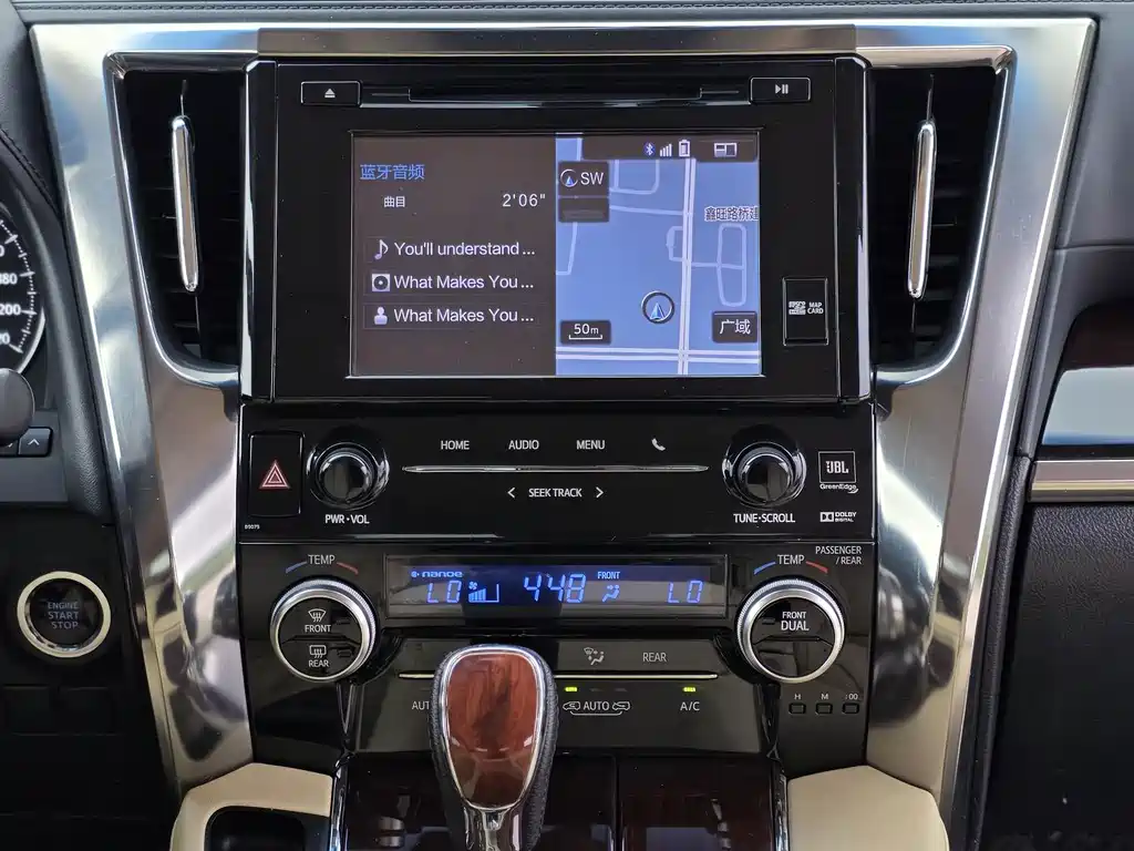 Toyota Alphard — миниатюра 16