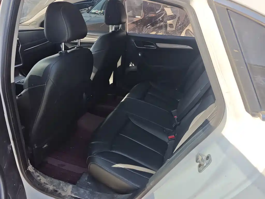 Roewe i6 New Energy — миниатюра 10