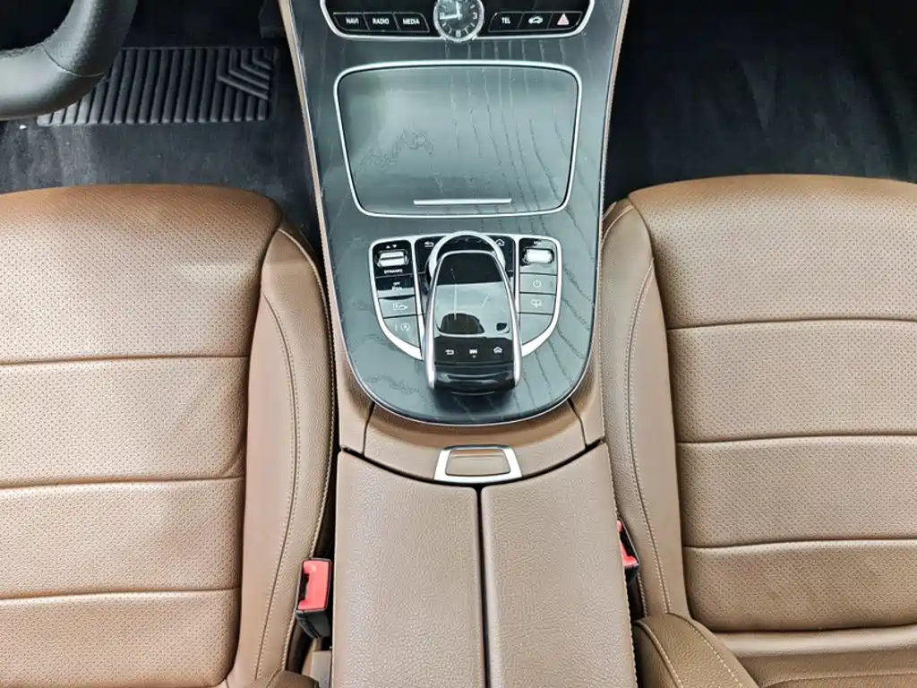Mercedes-Benz E-Class — миниатюра 21