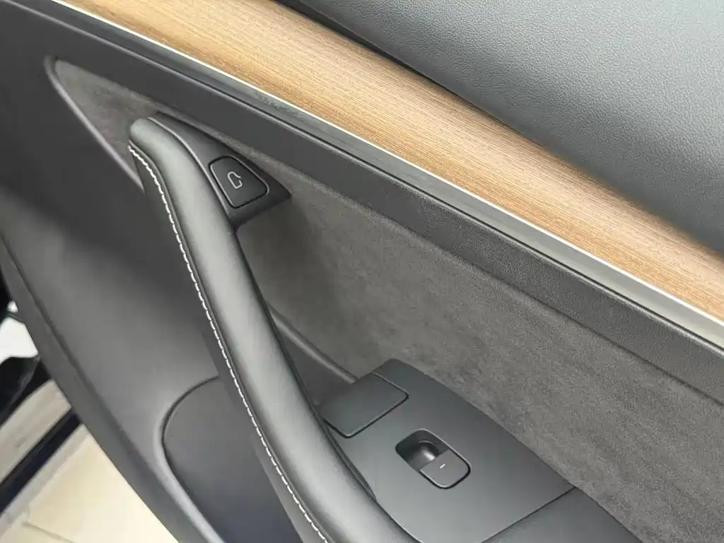 Tesla Model 3 — миниатюра 8
