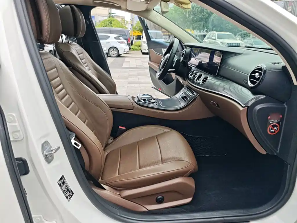 Mercedes-Benz E-Class — миниатюра 5