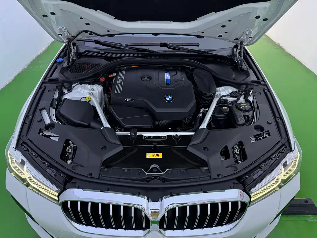 BMW 5 Series New Energy — миниатюра 35