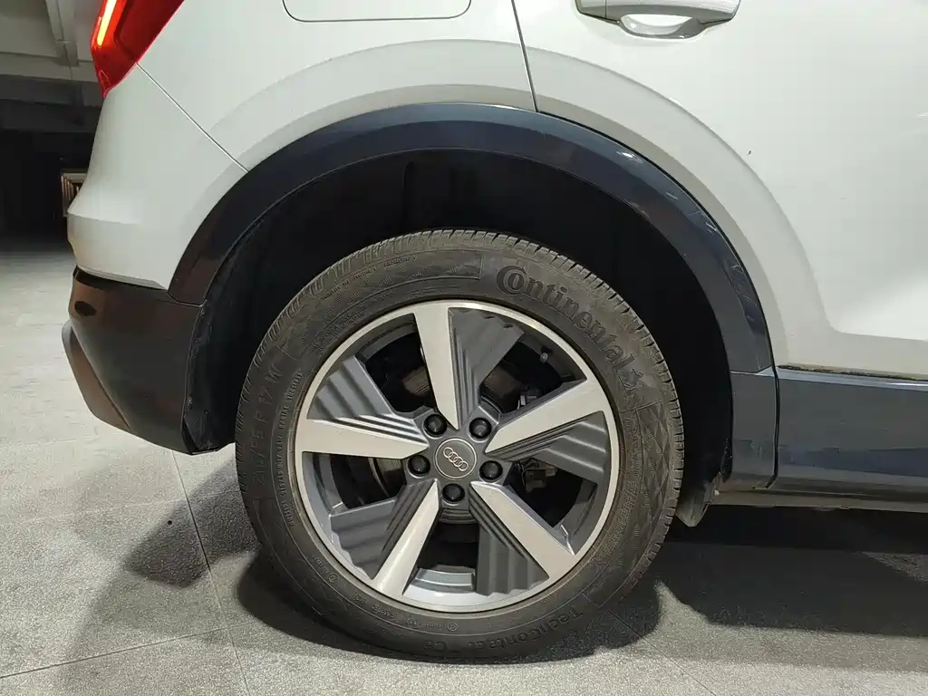 Audi Q2L e-tron — миниатюра 18