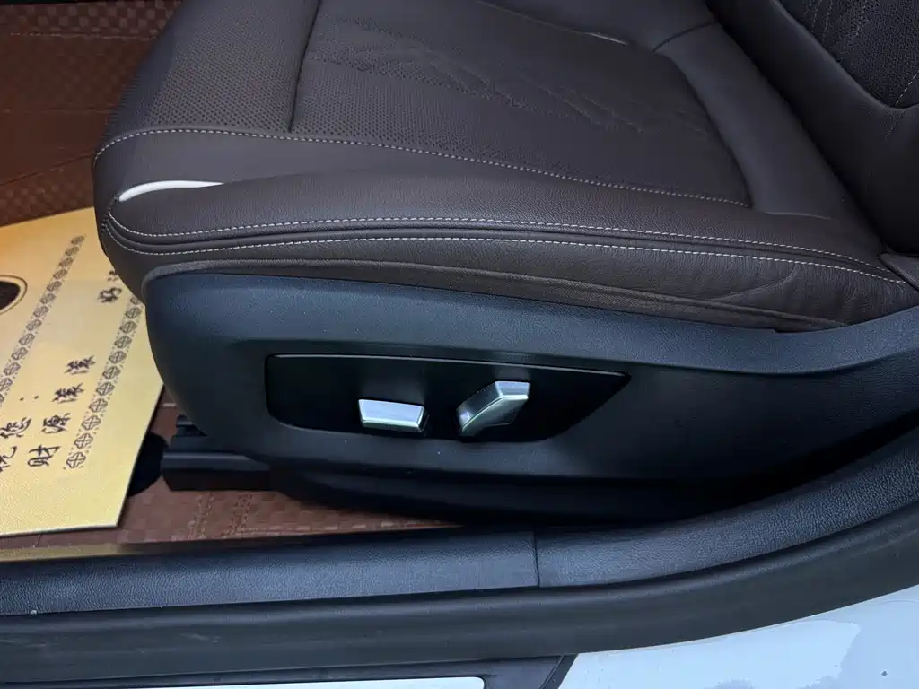 BMW 5 Series New Energy — миниатюра 25