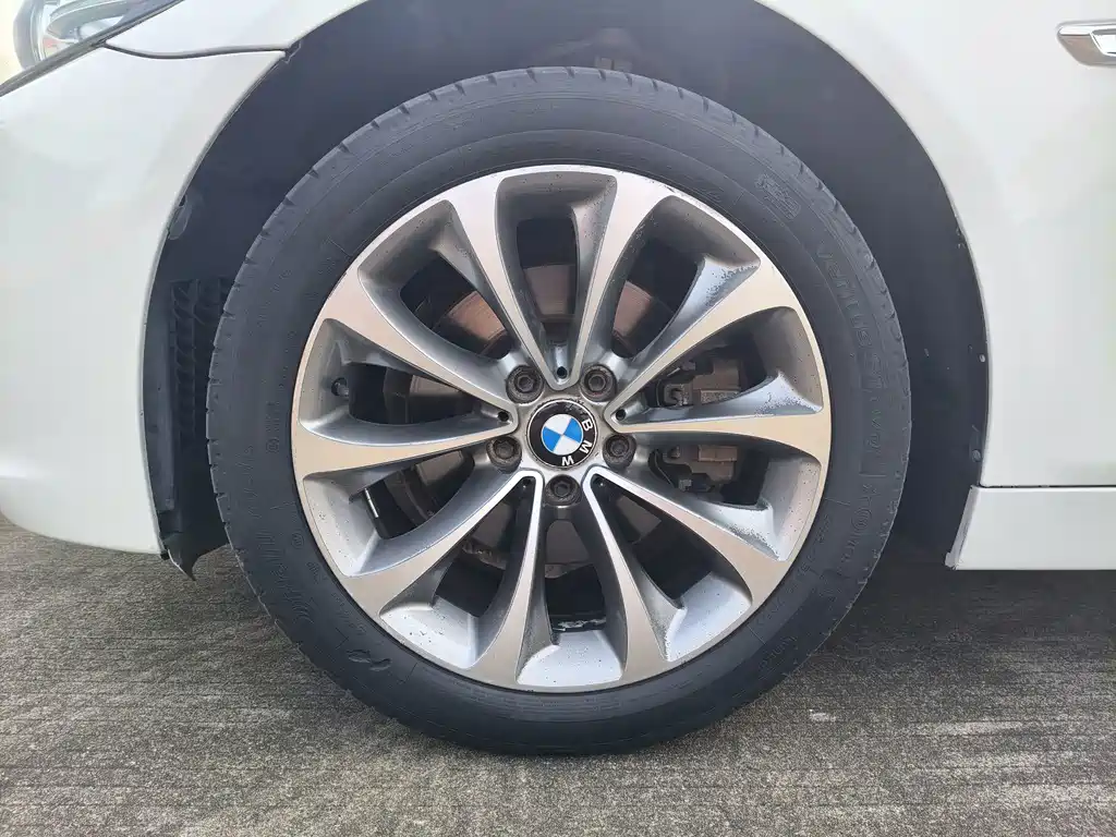 BMW 5 Series — миниатюра 17