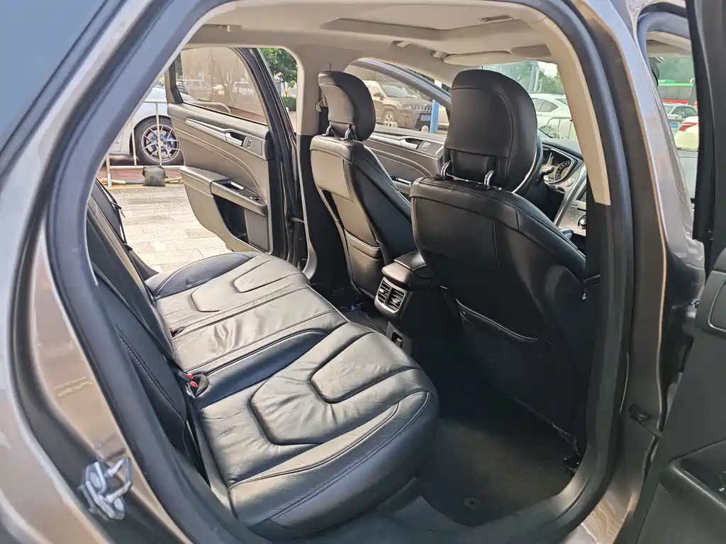 Ford Mondeo — миниатюра 10