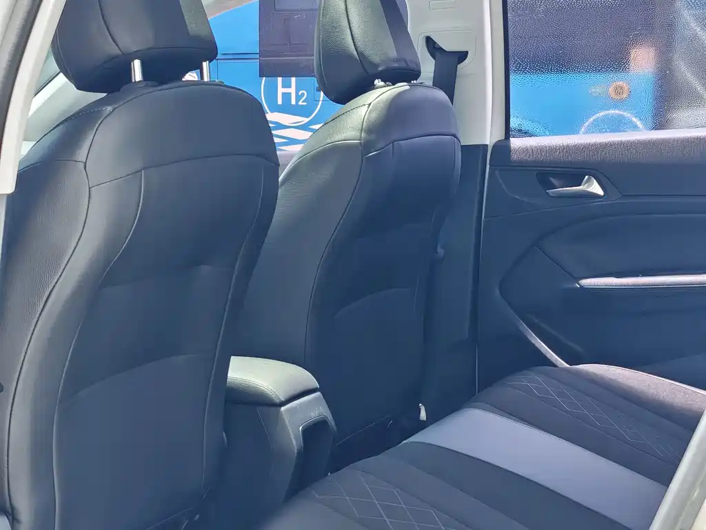 Peugeot 308 — миниатюра 12