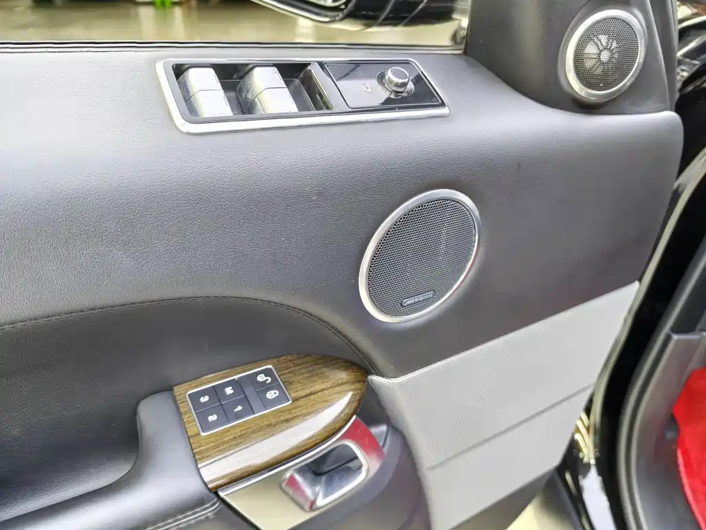 Land Rover Range Rover Sport PHEV P400e, фото 12