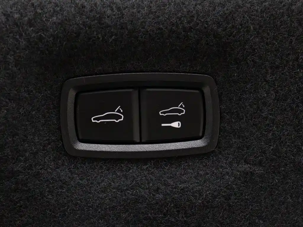 Porsche Taycan — миниатюра 12
