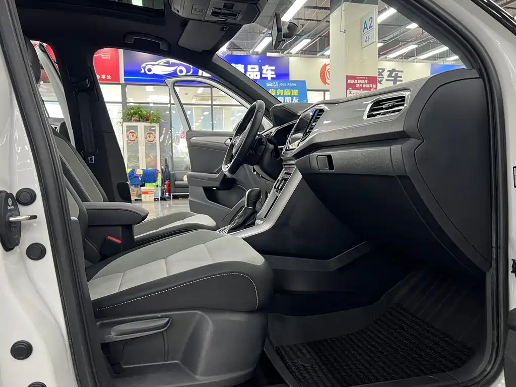 Volkswagen T-Roc — миниатюра 7