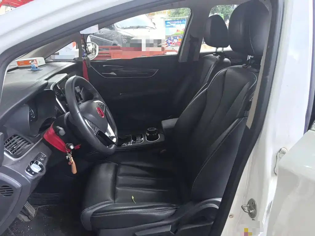 BYD MAX — миниатюра 8