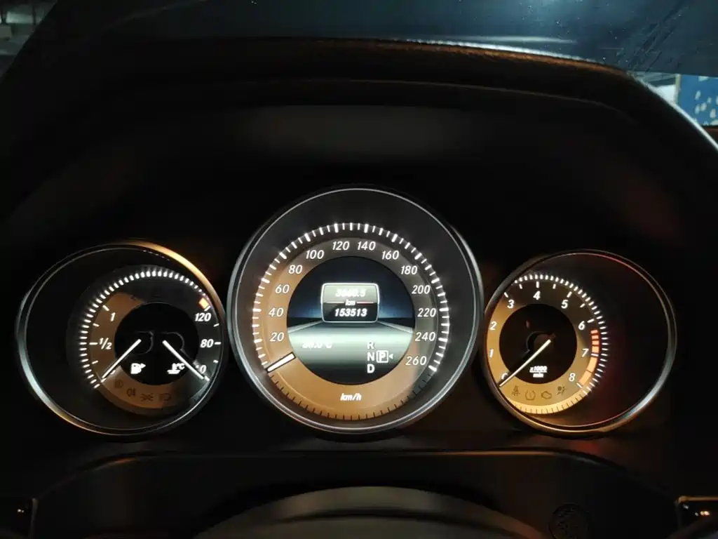 Mercedes-Benz E-Class — миниатюра 8