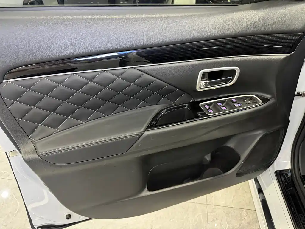 Mitsubishi Outlander — миниатюра 10