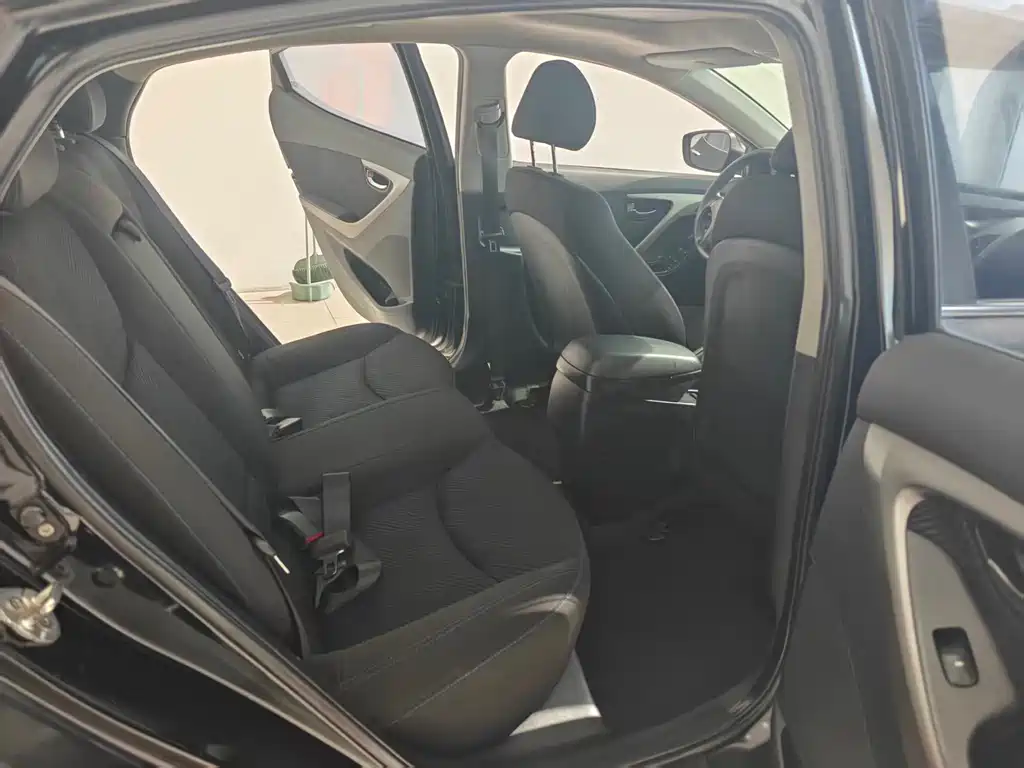 Hyundai Elantra Langdong — миниатюра 12