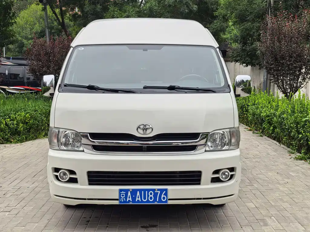 Toyota Hiace — миниатюра 2