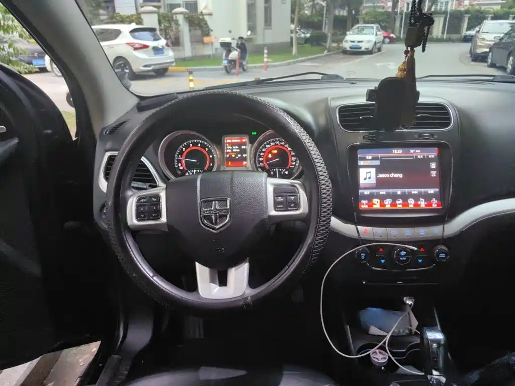 Dodge Journey — миниатюра 3