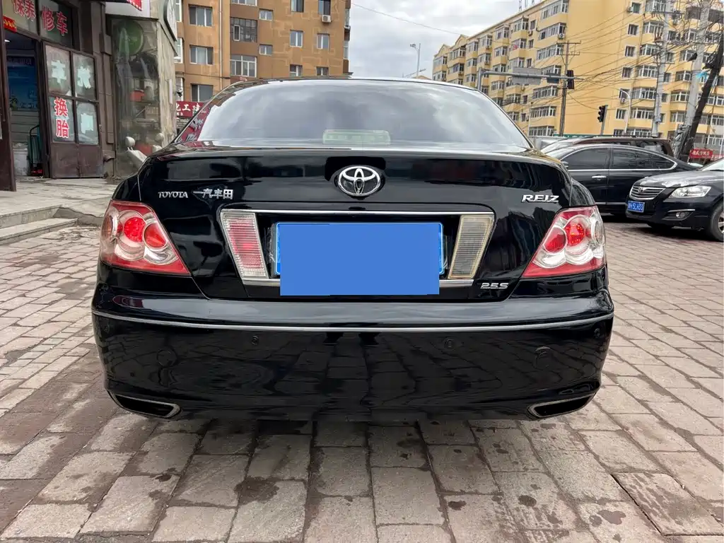Toyota Reiz — миниатюра 6