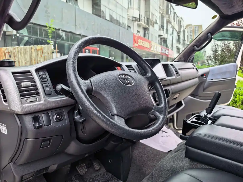 Toyota Hiace — миниатюра 15