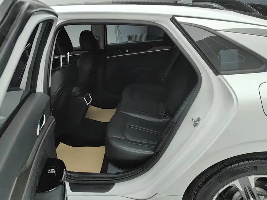 Kia K5 — миниатюра 11