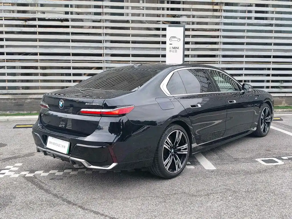 BMW i7 — миниатюра 5
