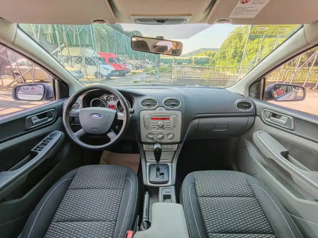 Ford Focus 2013 1.8L AT
