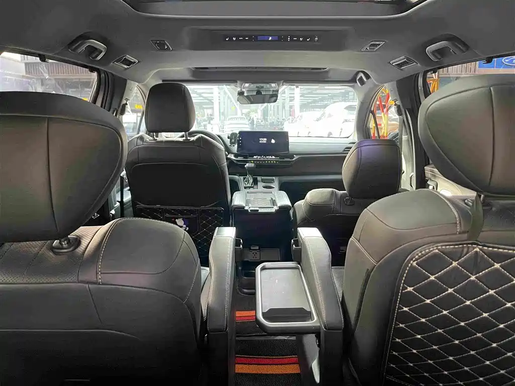 Toyota Sienna — миниатюра 26