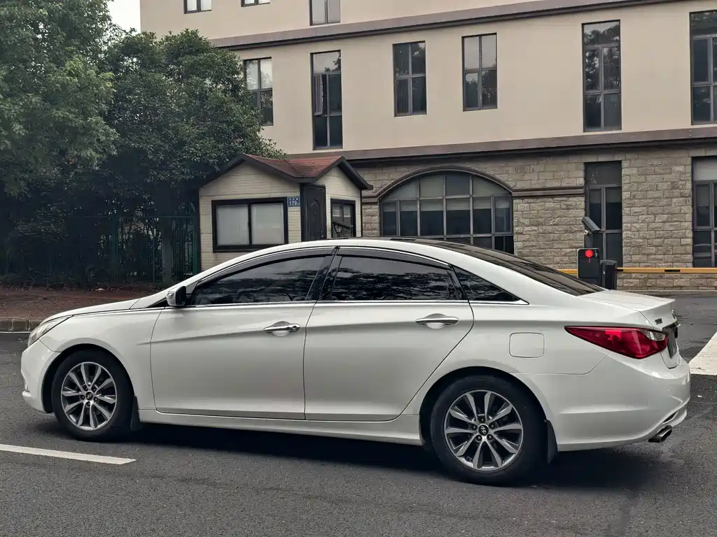 Hyundai Sonata — миниатюра 9