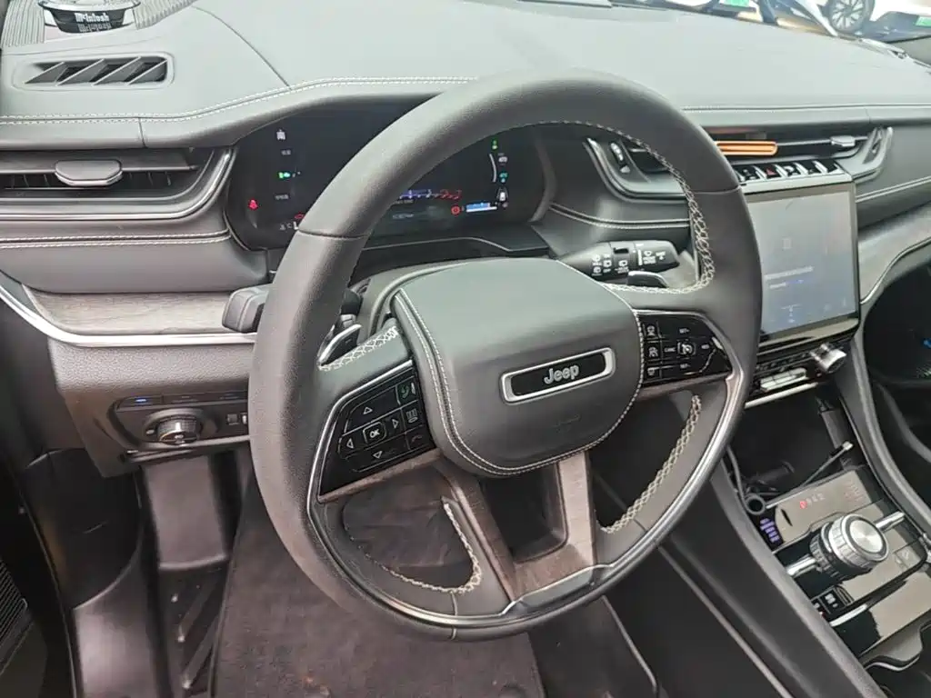 Jeep Grand Cherokee 4xe (Import) — миниатюра 10