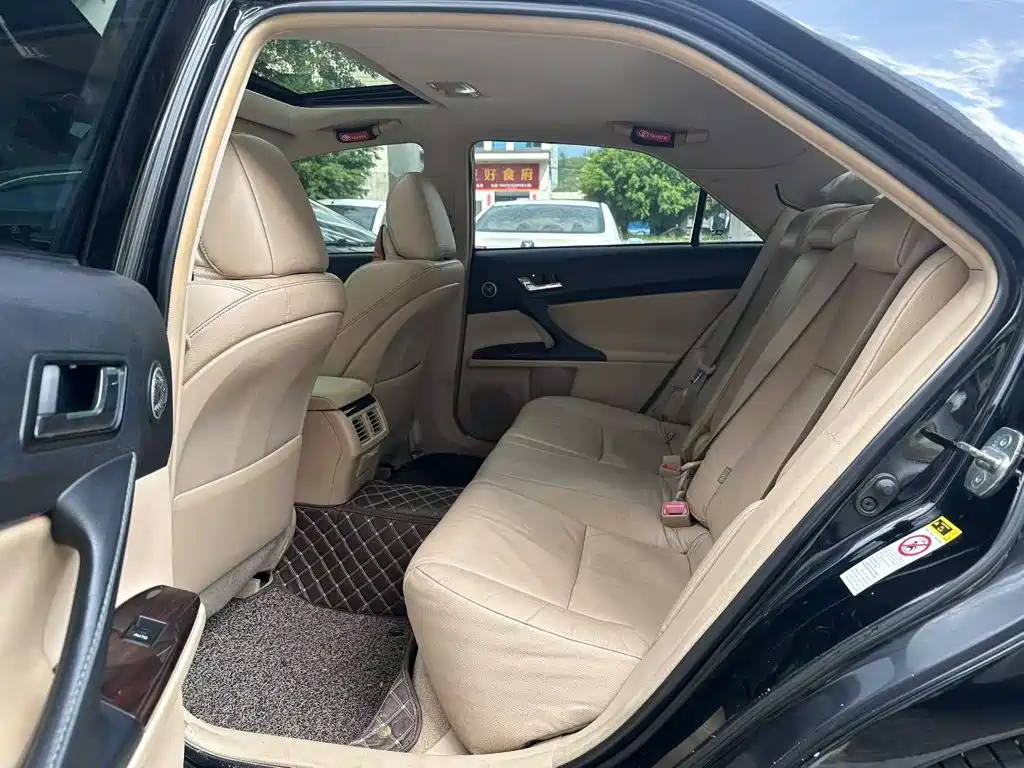Toyota Reiz — миниатюра 6
