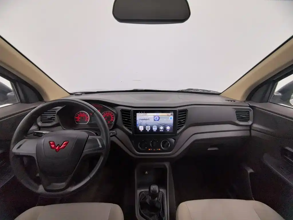 Wuling Hongguang V — миниатюра 5