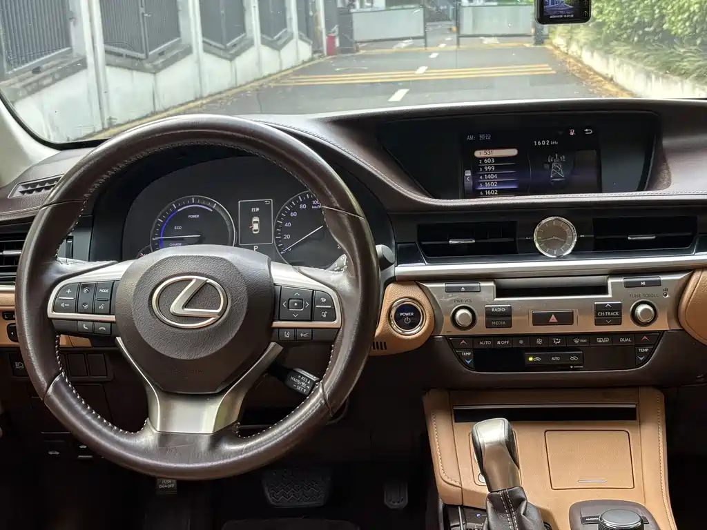 Lexus ES — миниатюра 9