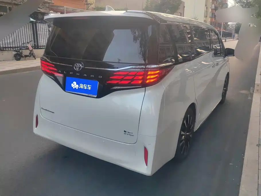 Toyota Alphard — миниатюра 3