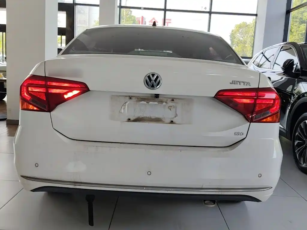 Volkswagen Jetta — миниатюра 6
