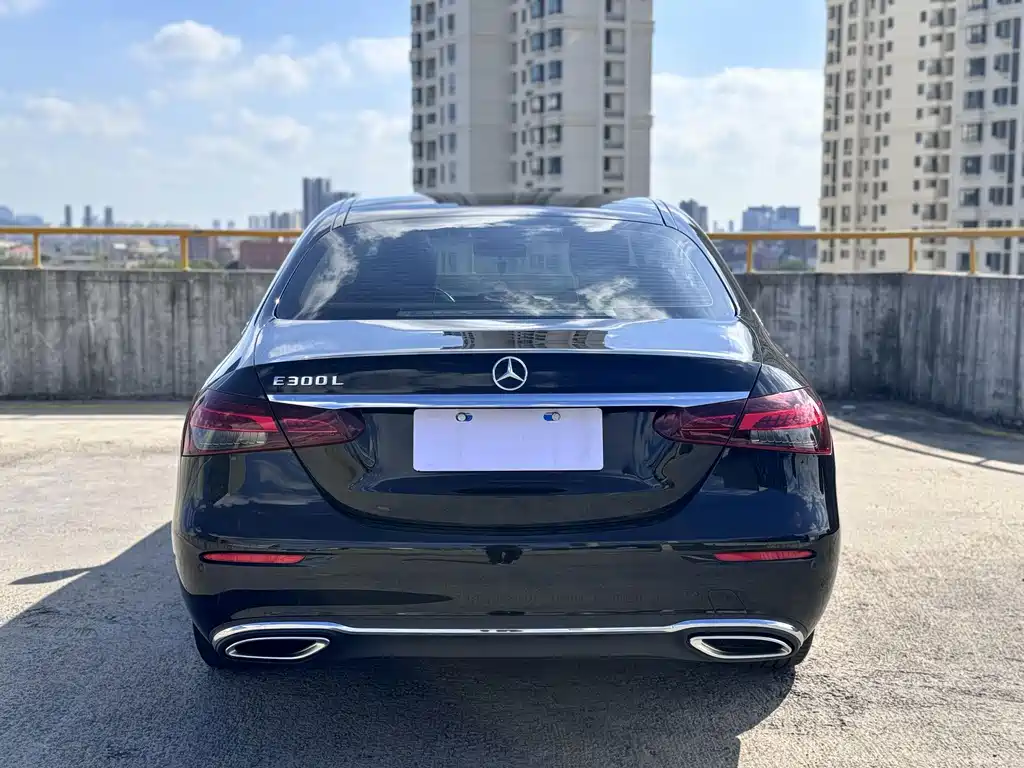 Mercedes-Benz E-Class — миниатюра 2