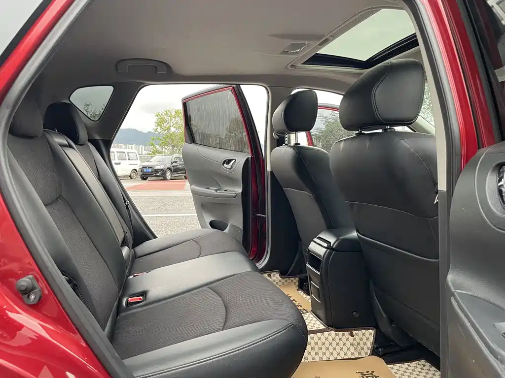 Nissan Tiida — миниатюра 8