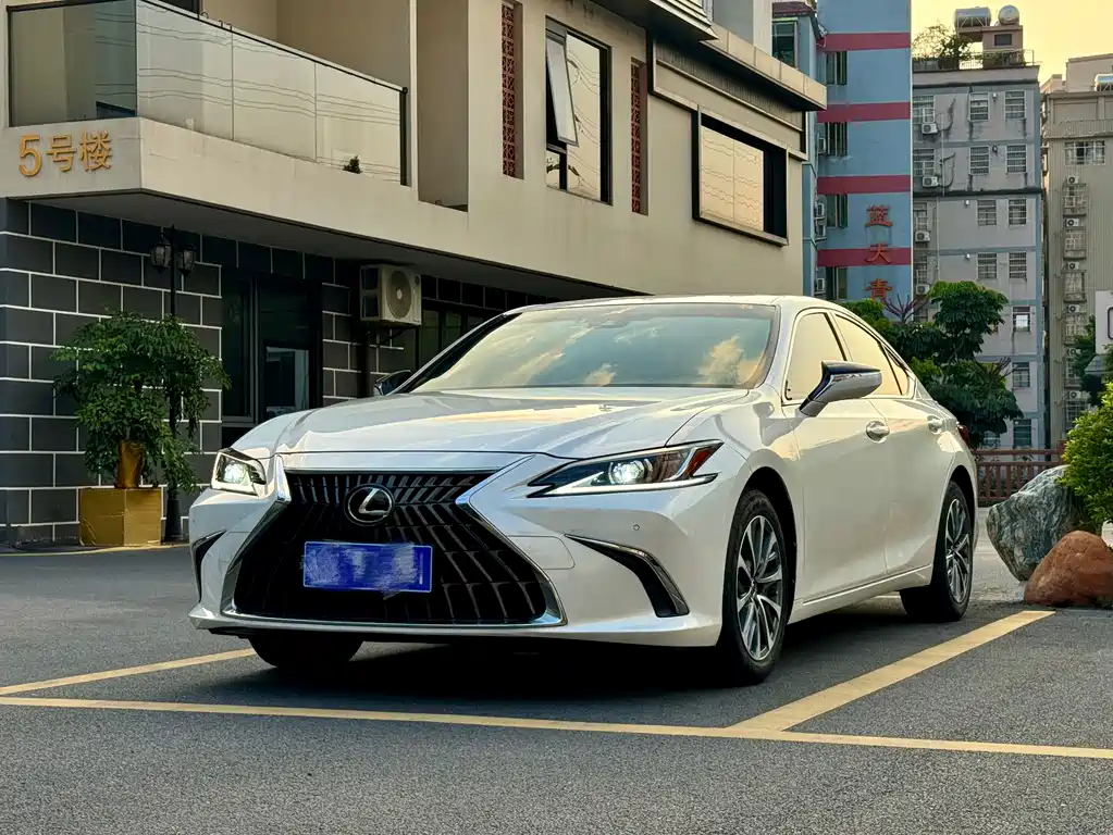 Lexus ES — миниатюра 2