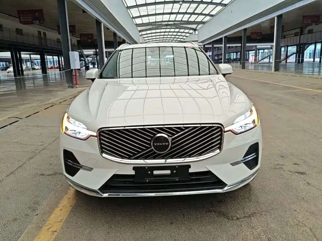 Volvo XC60 2026 B5 Luxury