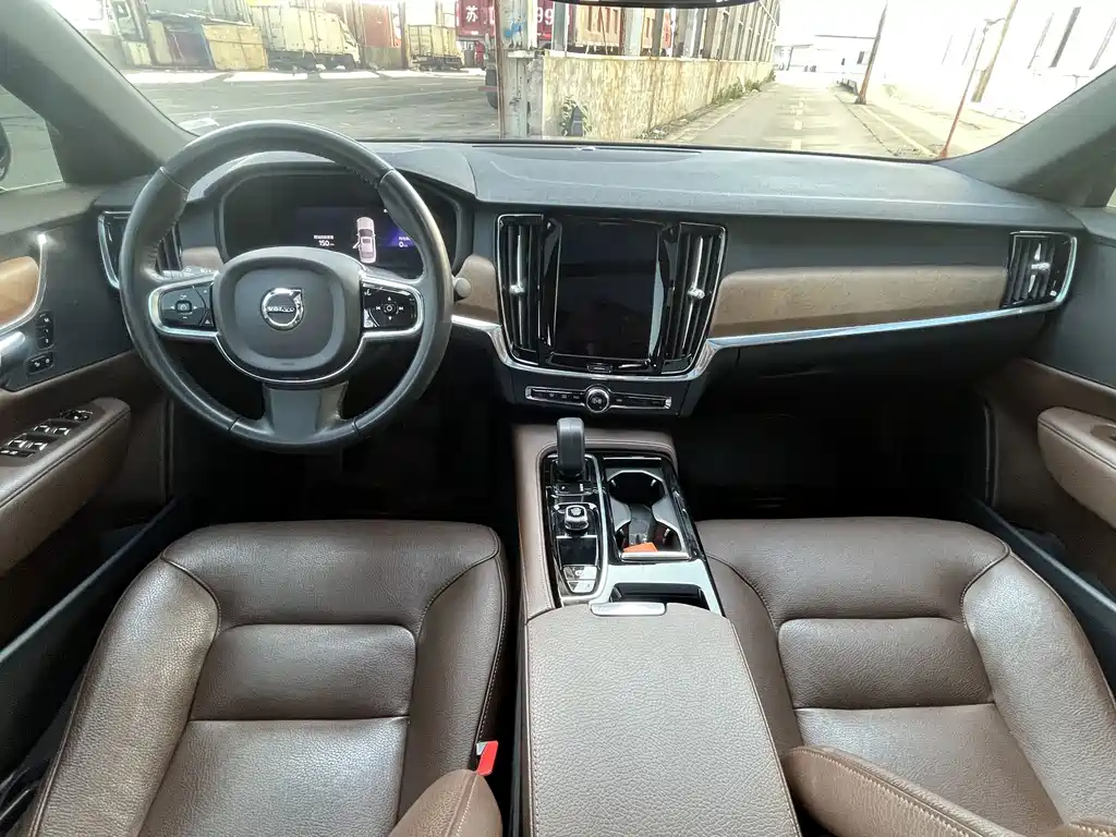 Volvo S90 PHEV — миниатюра 28