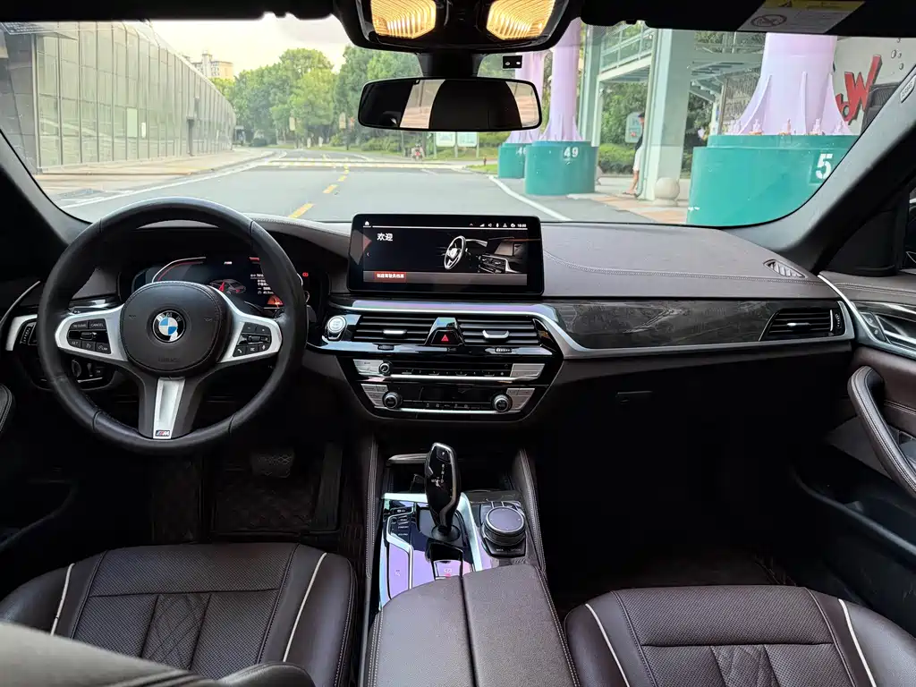 BMW 5 Series — миниатюра 4