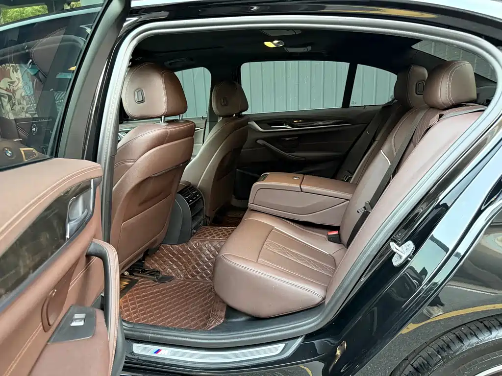 BMW 5 Series — миниатюра 6