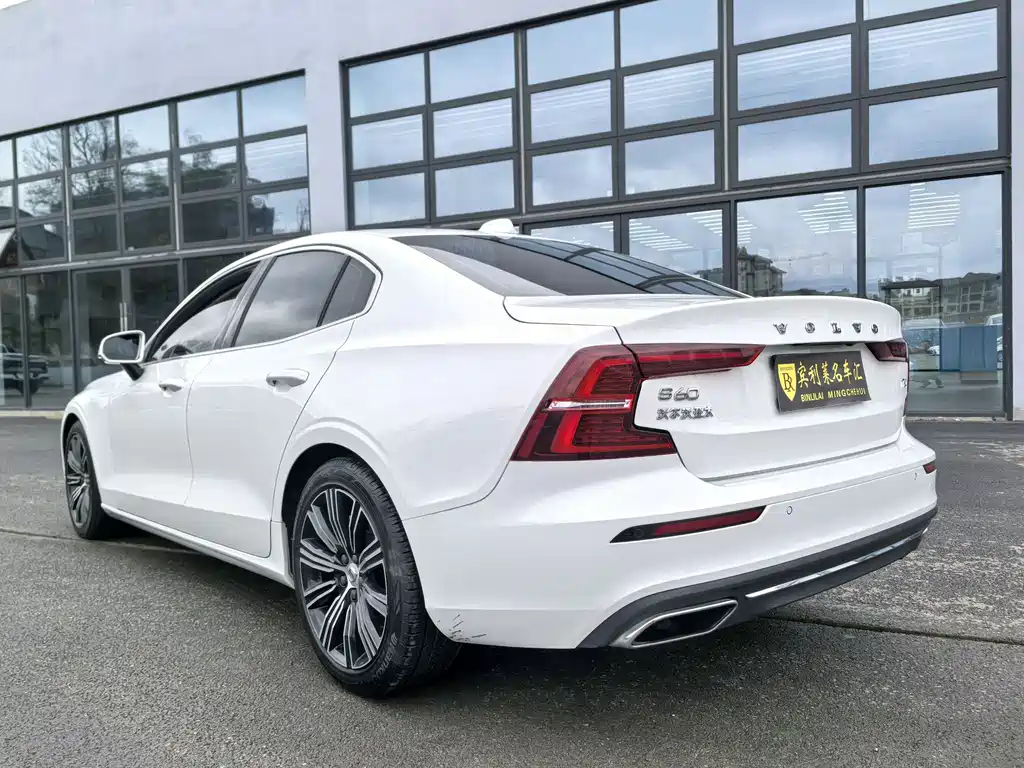 Volvo S60 - фото 6